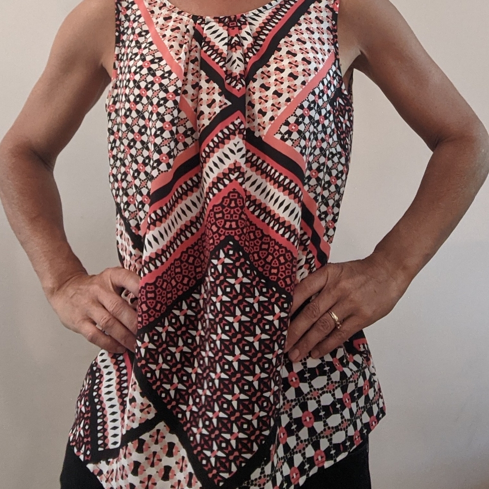 Sleeveless top, size small